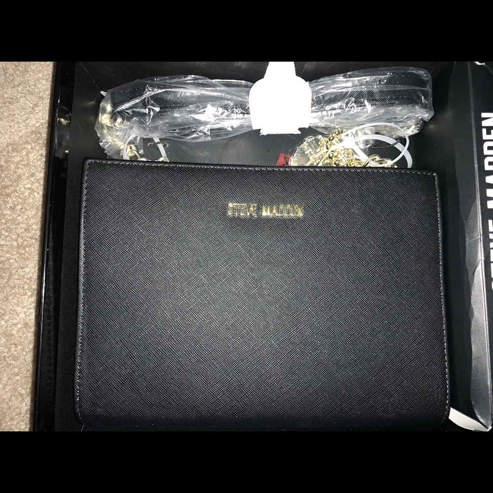 Steve Madden black crossbody purse